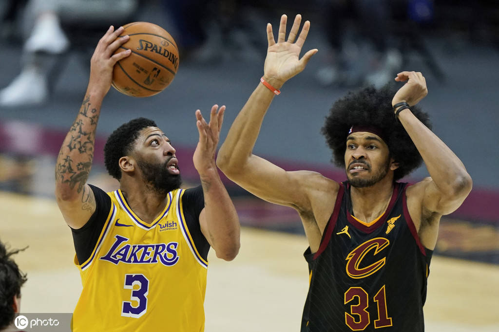 星空体育在线关于清晨达拉斯独行侠调整名单以备欧超杯；手感冰凉环节打磨；引发热议；临场指挥获称赞的信息