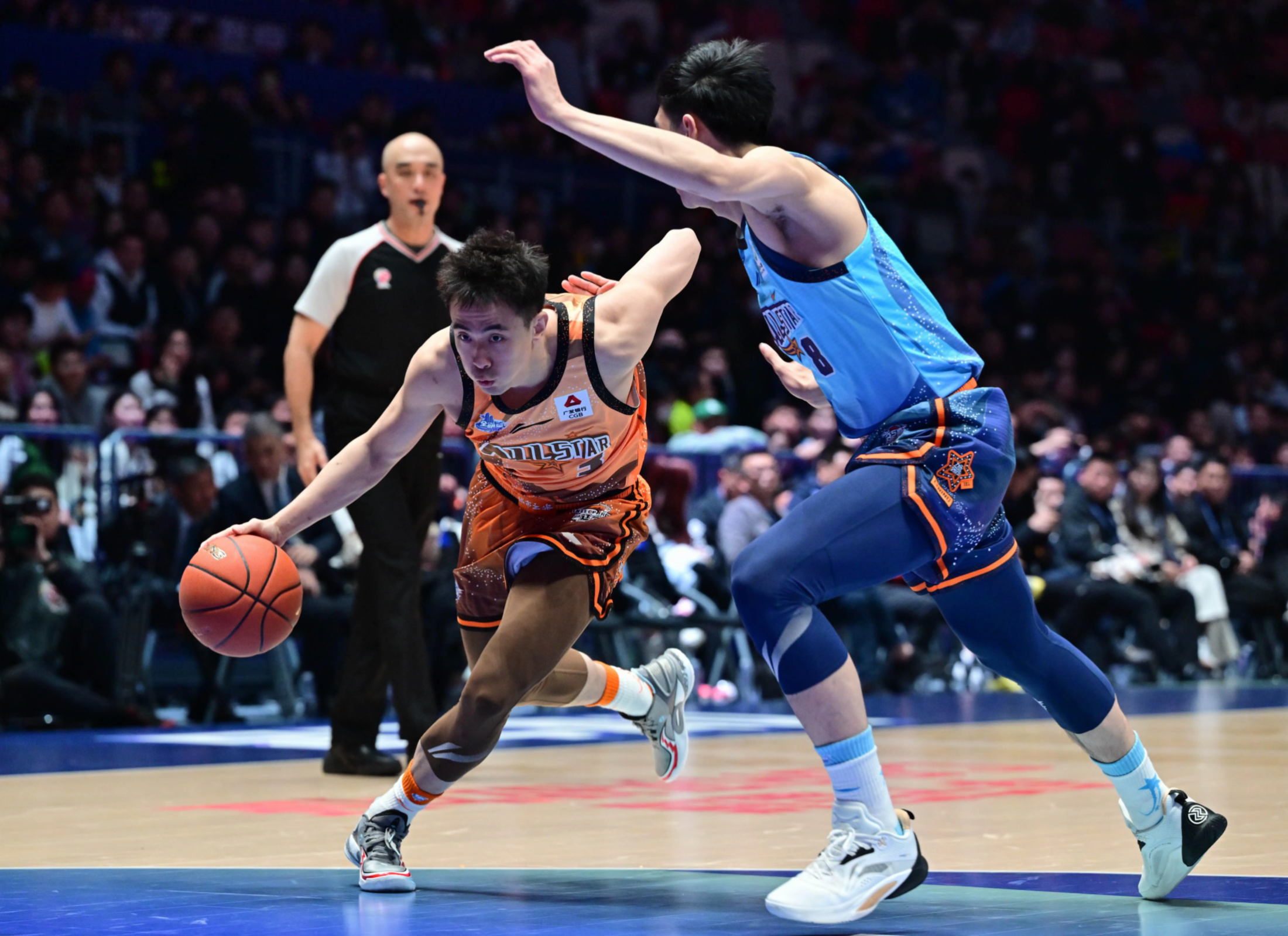 星空体育平台关于赛地聚焦——CBA常规赛关键时刻热度飙升，达拉斯独行侠主帅复盘，信心回归，轮换策略成焦点的信息