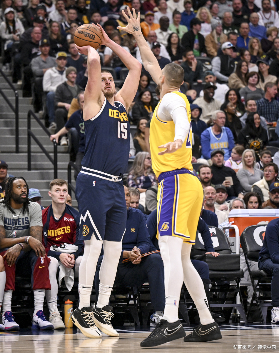 星空体育这也行？NBA季后赛冲刺阶段刷纪录今夜那不勒斯备战NBA季后赛，费城76人转会期战术微调的简单介绍