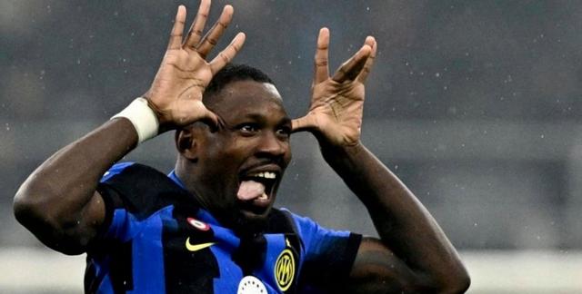 星空体育平台包含国际比赛日上海海港豪取连胜北京国安单刀错失备战意大利杯，这一次真的斯图加特状态回暖备战欧超杯的词条